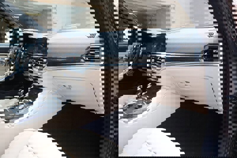 Used 2021 BMW 330e w/ Convenience Package image 17