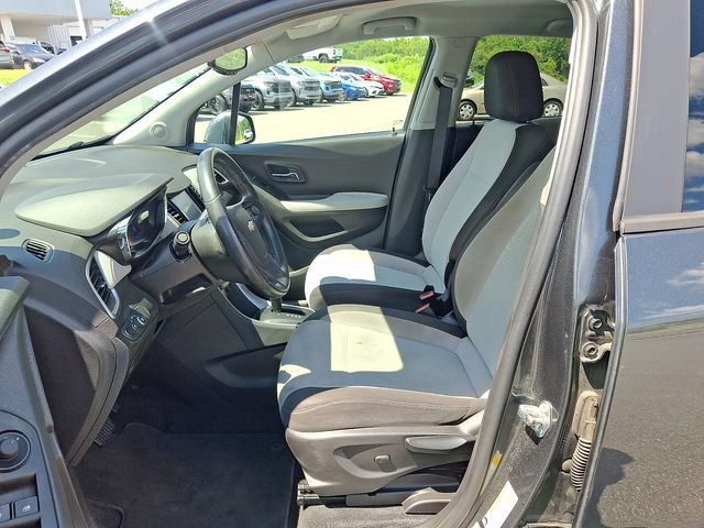 Used 2020 Chevrolet Trax LS w/ Tint and Cruise Package FWD image 10