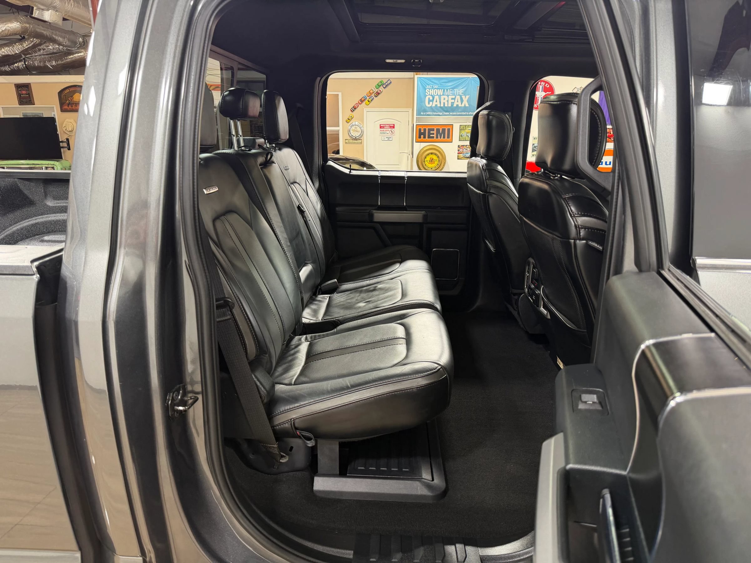 Used 2019 Ford F250 Platinum w/ Platinum Ultimate Package AWD/4WD image 18