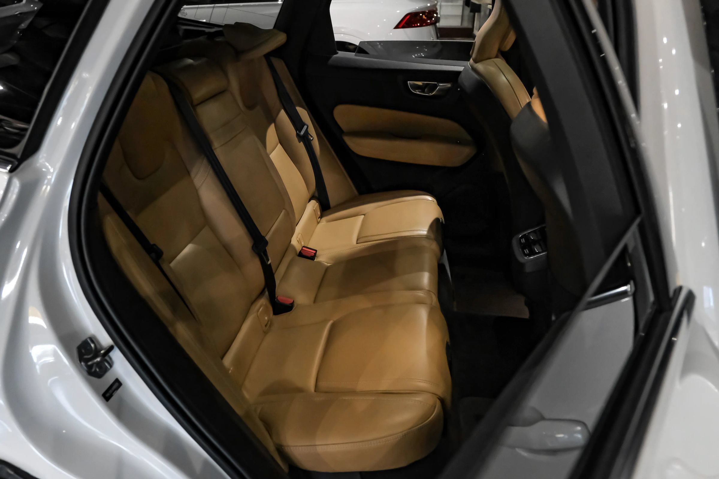 Used 2022 Volvo XC60 B5 Inscription w/ Advanced Package FWD image 30