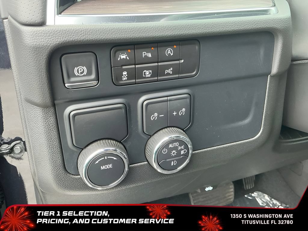Used 2025 Chevrolet Suburban Premier RWD image 22