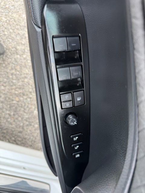 Used 2025 Toyota Camry XLE w/ Premium Package AWD/4WD image 18