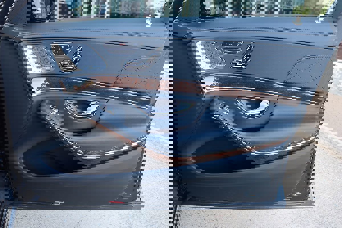 Used 2019 Mercedes-Benz S 560 Sedan w/ AMG Line Exterior image 45