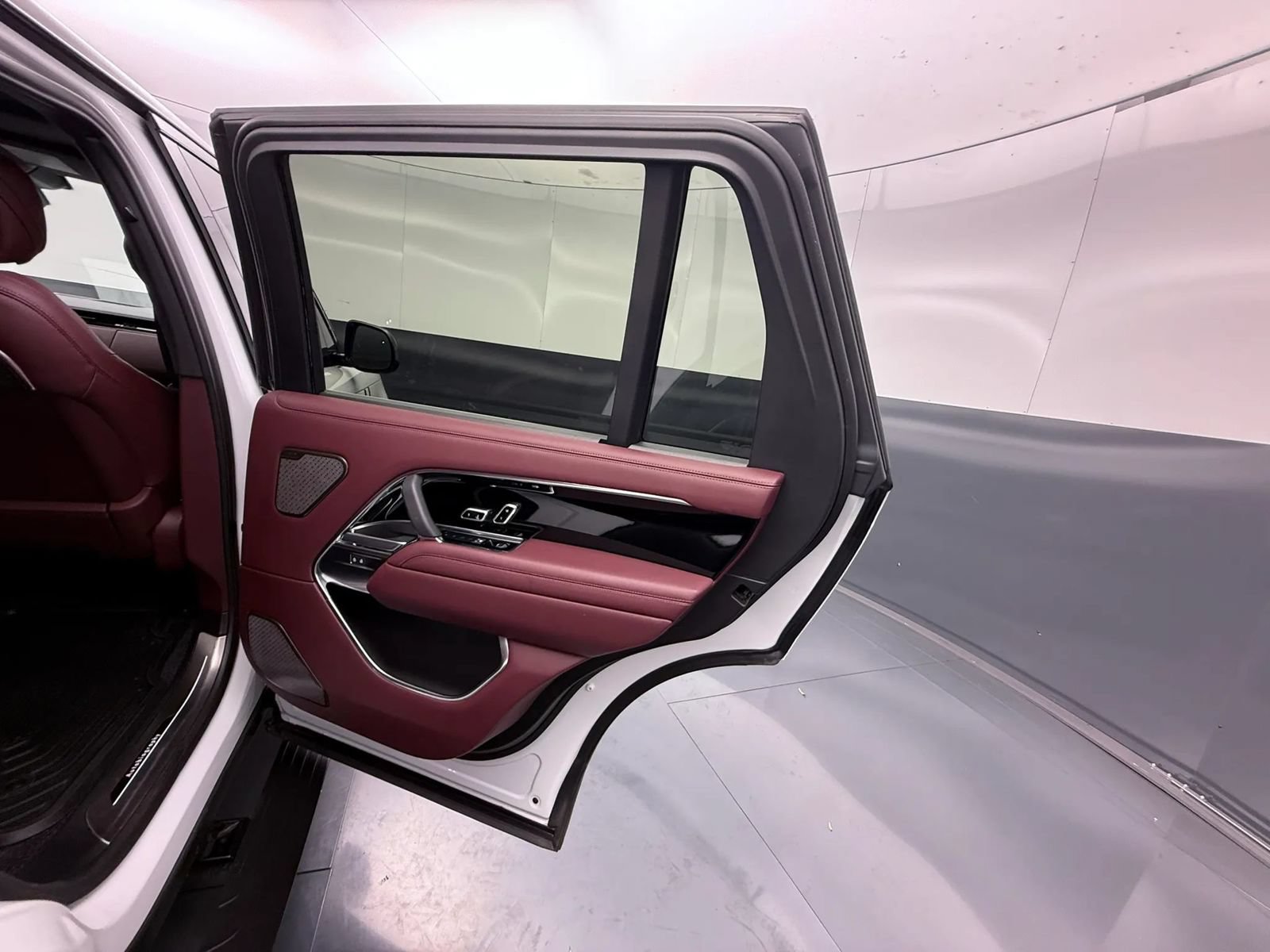 Used 2024 Land Rover Range Rover Long Wheelbase Autobiography AWD/4WD image 17