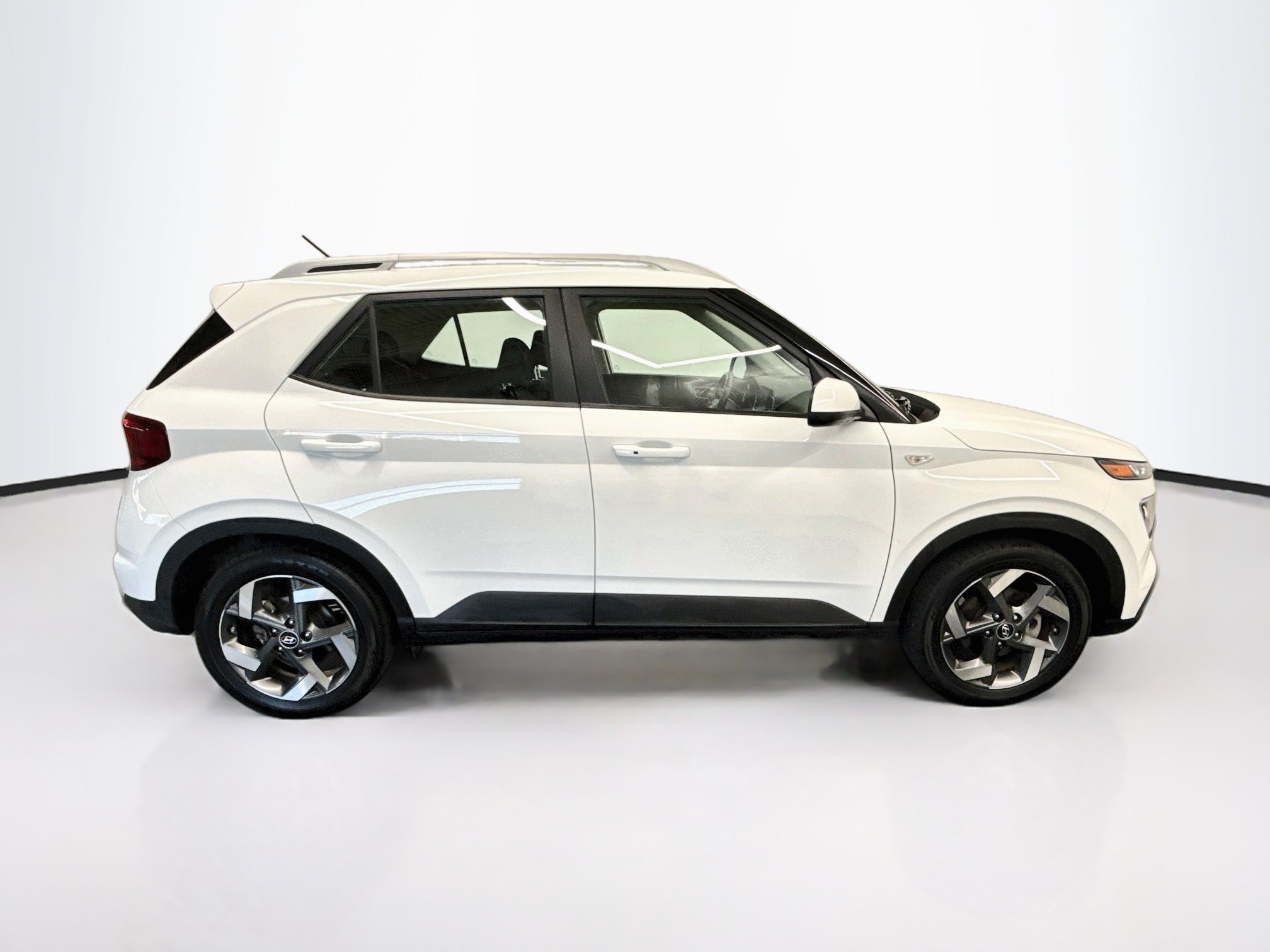 Used 2025 Hyundai Venue SEL FWD image 10