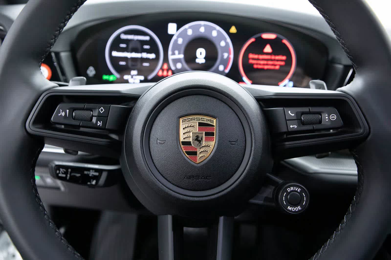 Certified 2025 Porsche Cayenne Coupe image 14