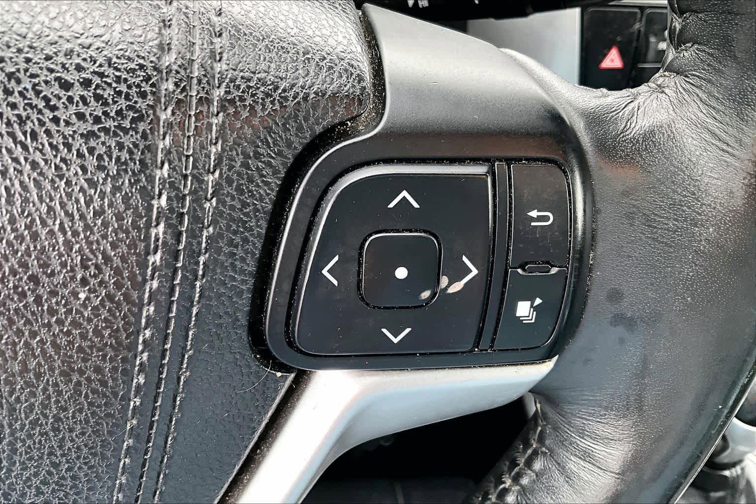 Used 2015 Toyota Highlander XLE AWD/4WD image 23