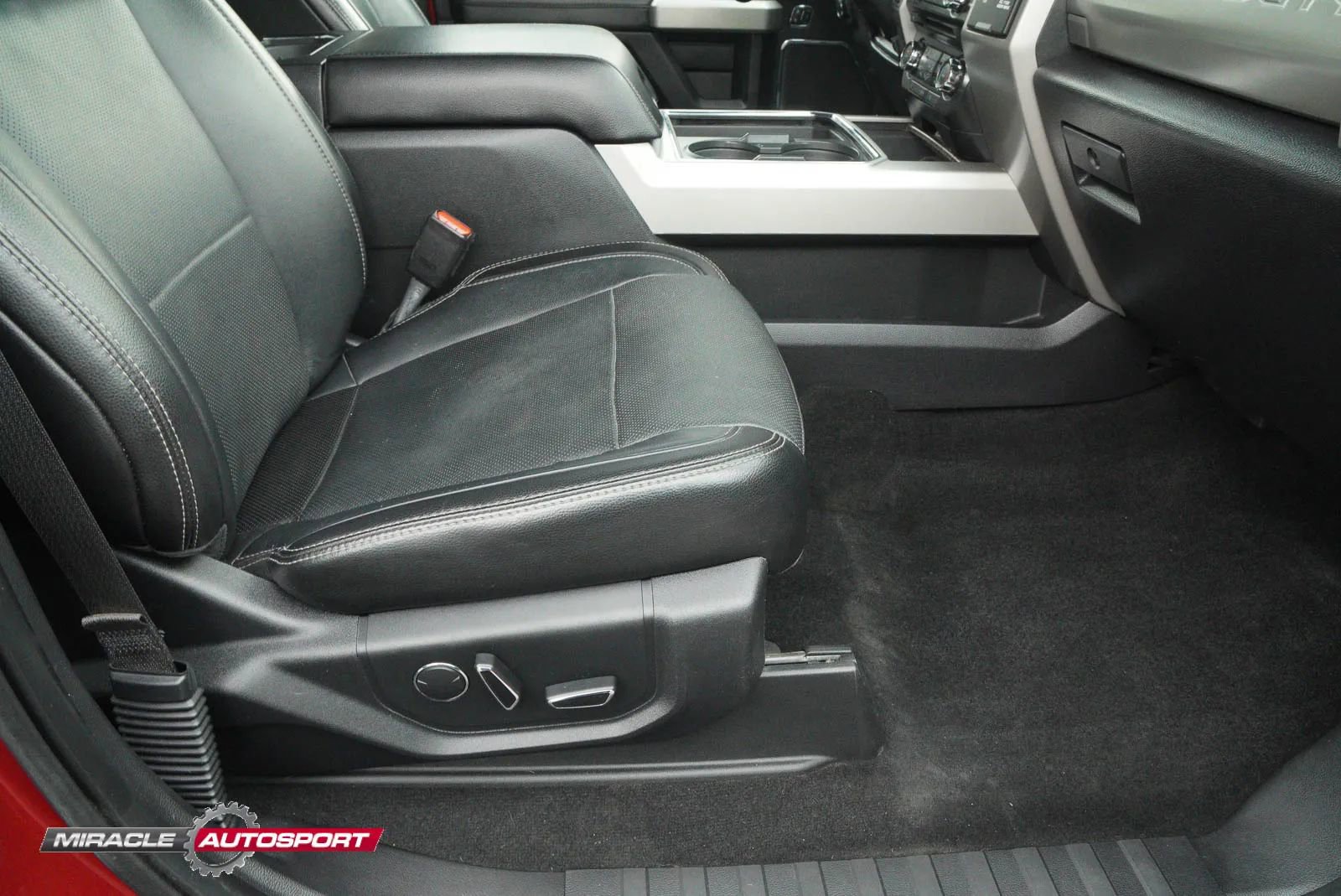 Used 2017 Ford F350 Lariat w/ Lariat Ultimate Package image 32