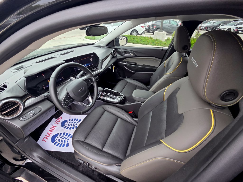 Used 2025 Chevrolet Trax ACTIV w/ Sunroof Package FWD image 12
