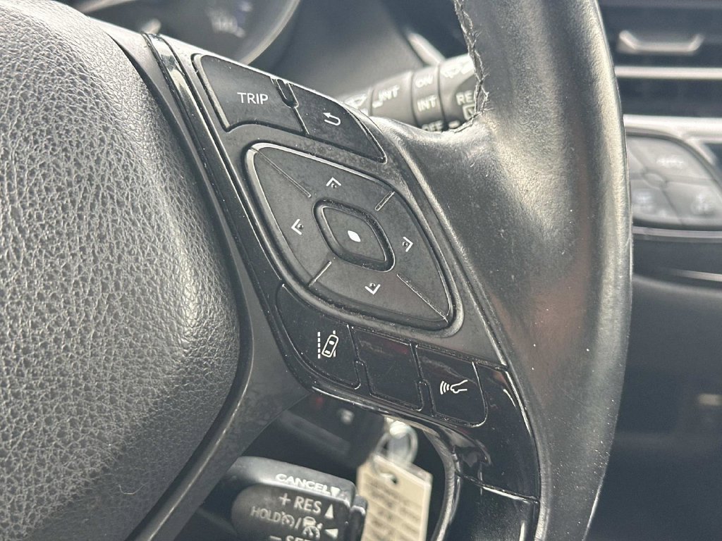 Used 2018 Toyota C-HR XLE FWD image 23