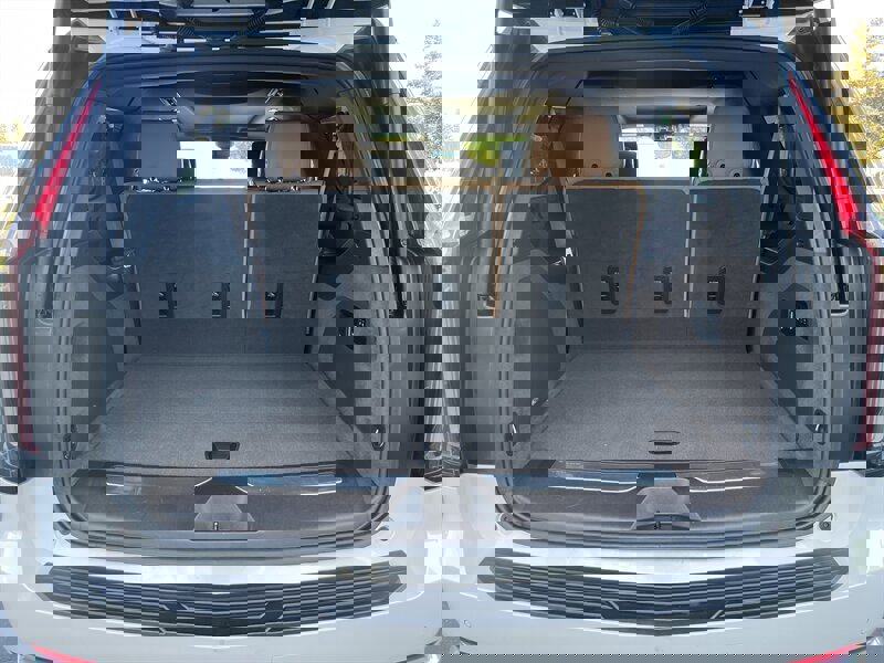 Used 2021 Cadillac Escalade ESV Premium Luxury w/ Driver Assist Tech Package image 37