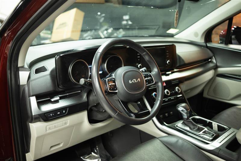Used 2024 Kia Carnival LX image 9