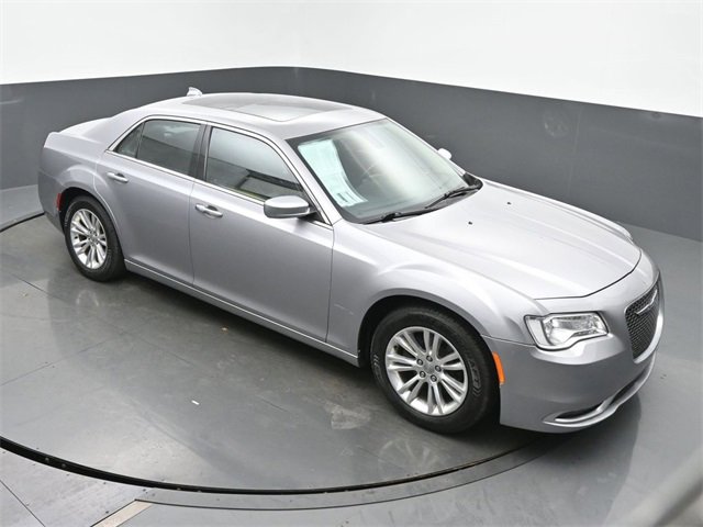 Used 2017 Chrysler 300 C image 44