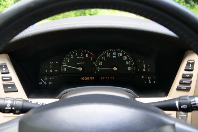 Used 2007 Cadillac XLR V RWD image 10