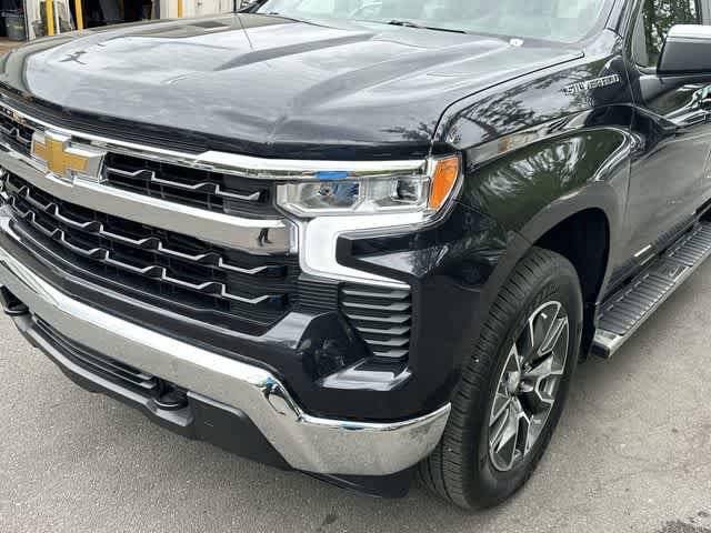 Used 2023 Chevrolet Silverado 1500 LT AWD/4WD image 10