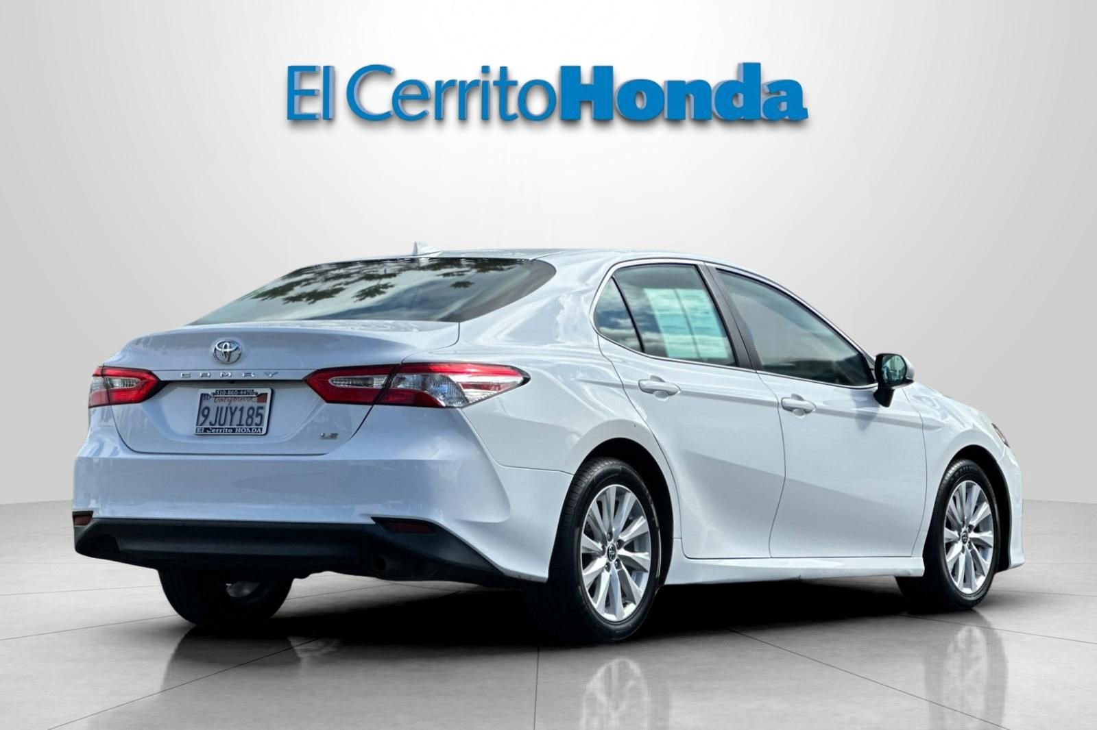 Used 2020 Toyota Camry LE FWD image 3