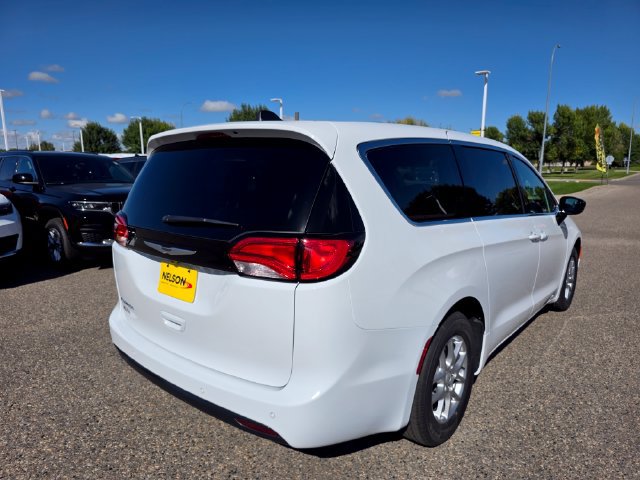 New 2027 Chrysler Pacifica LX FWD image 8