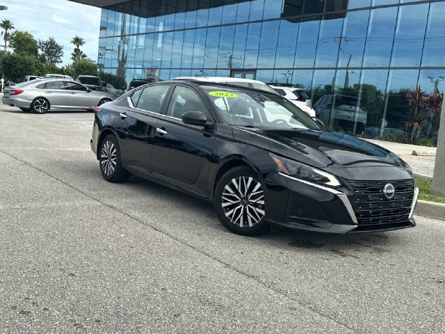 Certified 2023 Nissan Altima 2.5 SV FWD image 2