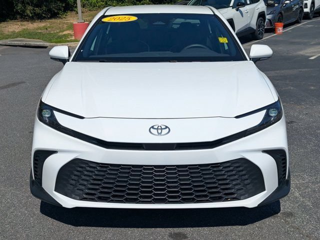 Used 2025 Toyota Camry SE w/ Convenience Package FWD image 2
