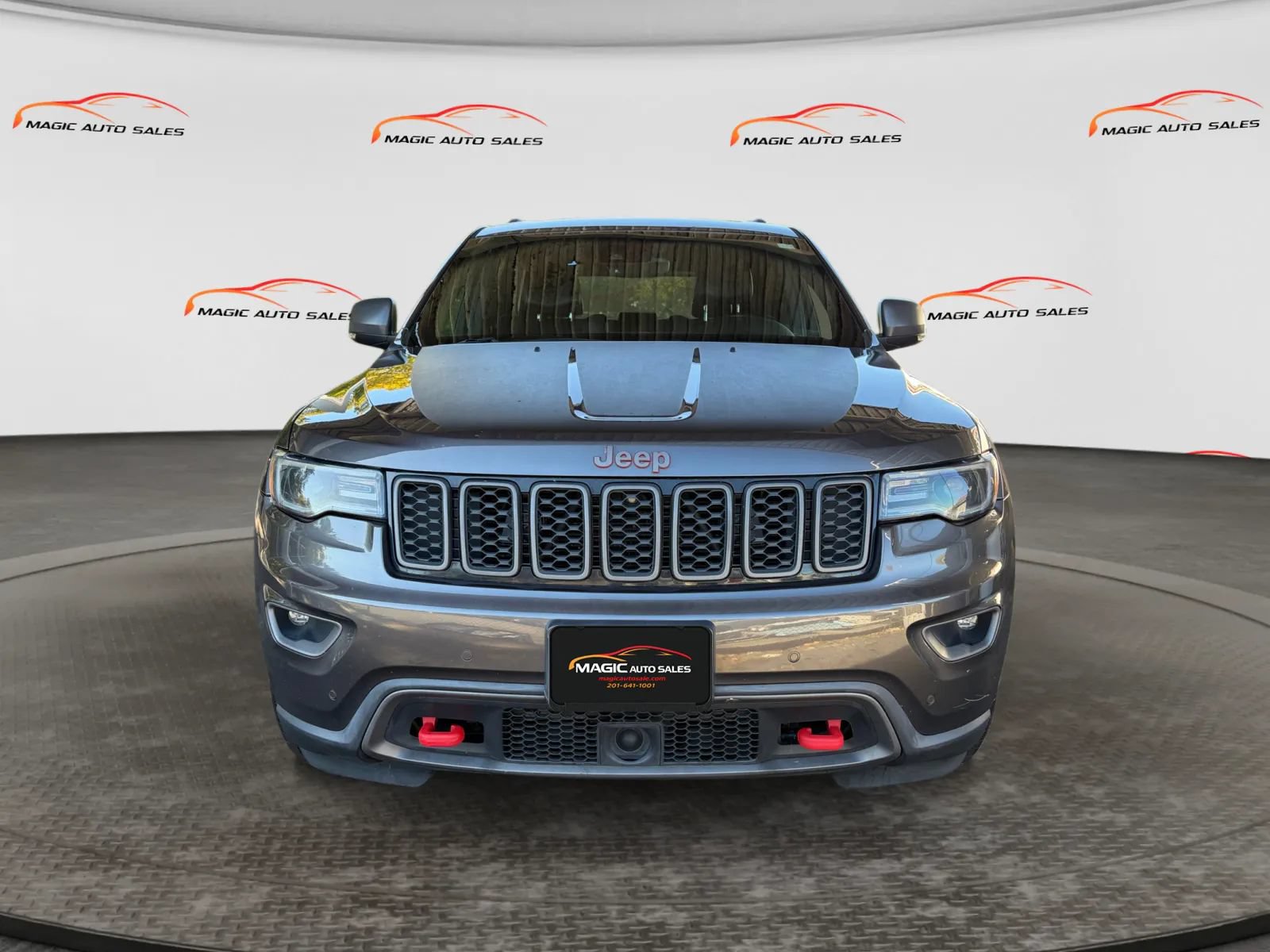 Used 2017 Jeep Grand Cherokee Trailhawk w/ Trailhawk Luxury Group AWD/4WD image 3