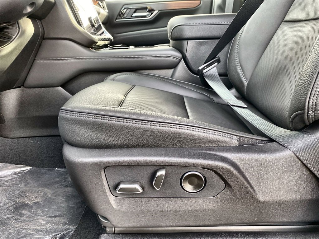 New 2026 GMC Yukon XL Denali w/ Advanced Technology Package image 32