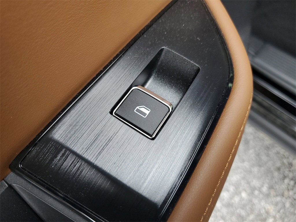 Used 2026 Nissan Rogue Platinum w/ Platinum Premium Package image 17