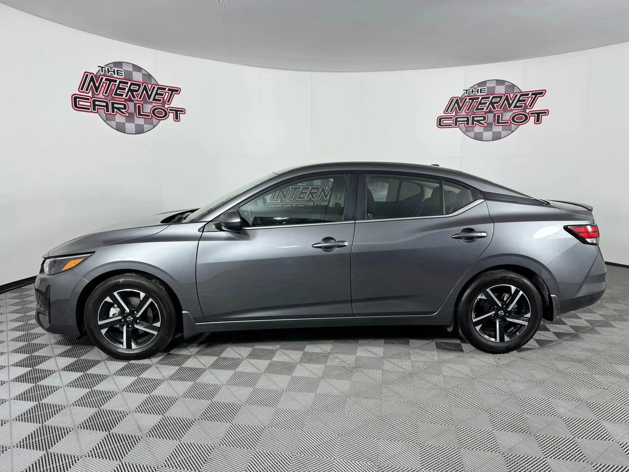 Used 2025 Nissan Sentra SV w/ All-Weather Package image 4