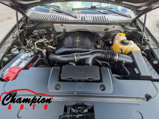 Used 2017 Lincoln Navigator Select RWD image 17