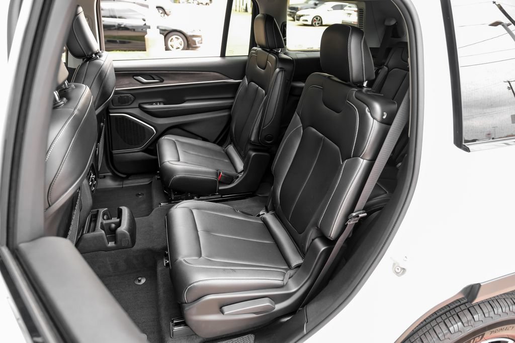 Used 2023 Jeep Grand Cherokee L Limited AWD/4WD image 50