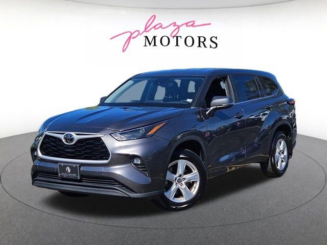Used 2024 Toyota Highlander LE AWD/4WD image 1