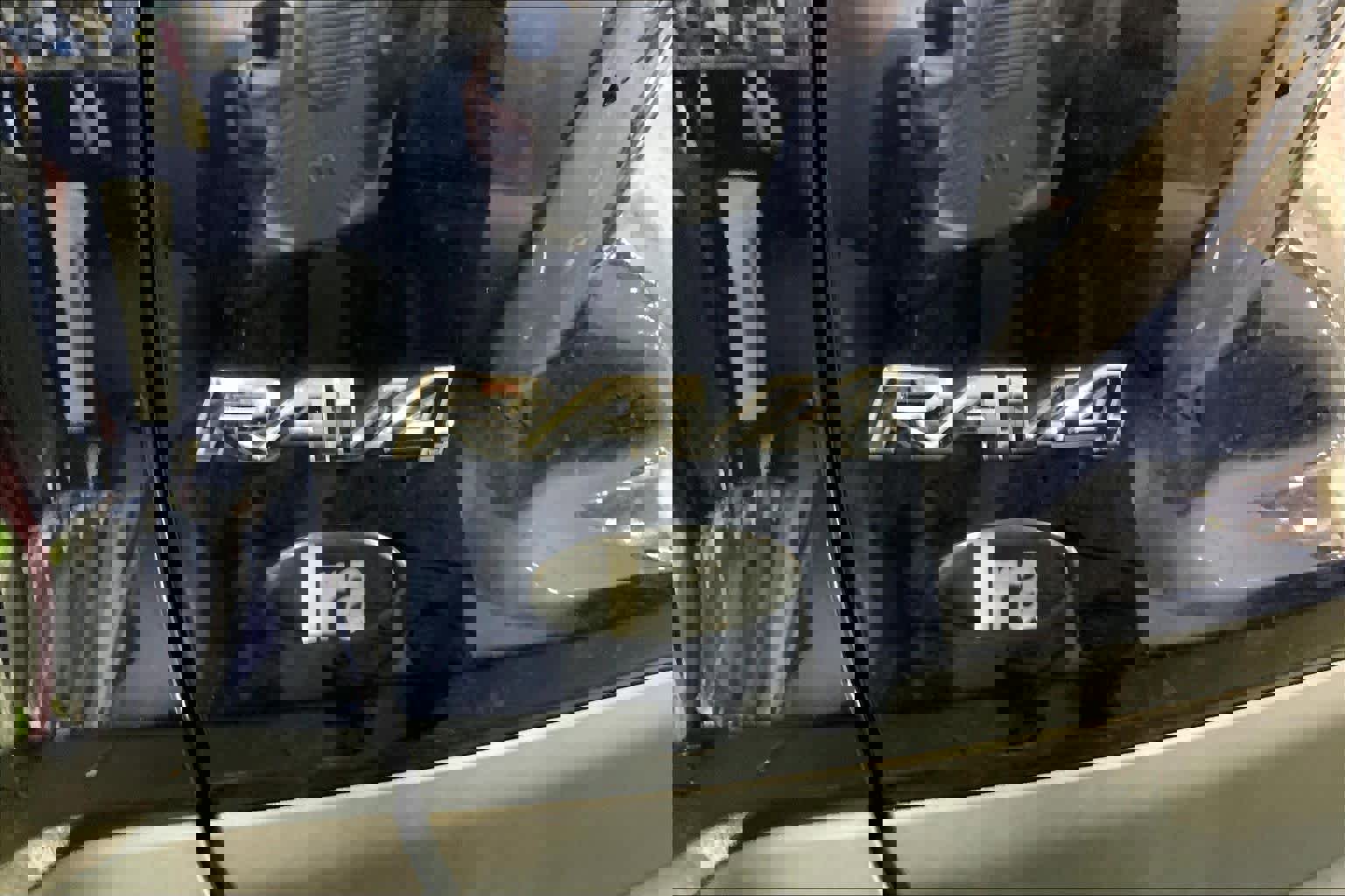 Used 2023 Toyota RAV4 XLE Premium image 9