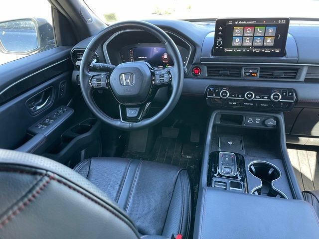 Used 2025 Honda Pilot Black Edition image 9