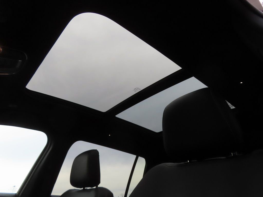 New 2025 Jeep Grand Cherokee L Limited w/ Trailer Tow Package image 7