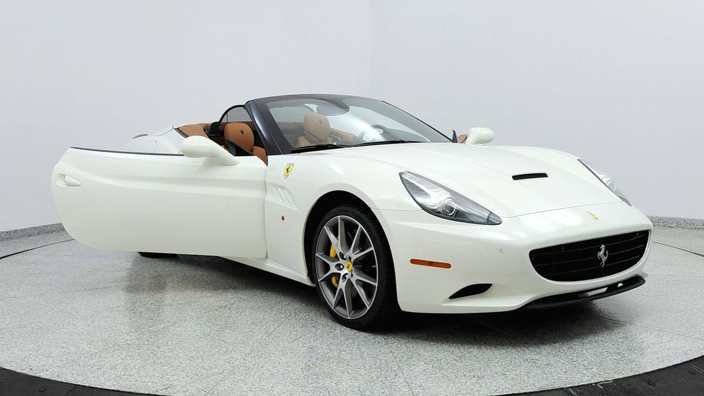 Used 2014 Ferrari California image 12