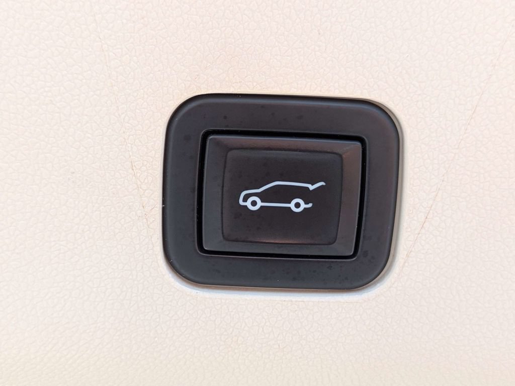Used 2023 Cadillac Escalade ESV Sport Platinum AWD/4WD image 16