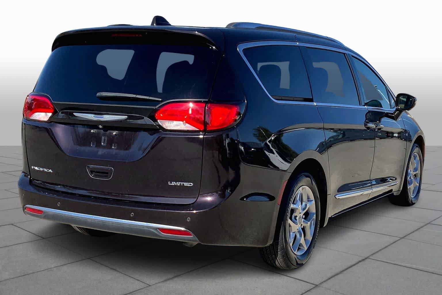 Used 2019 Chrysler Pacifica Limited FWD image 18