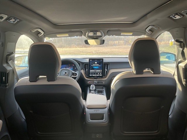 New 2026 Volvo XC60 B5 Plus w/ Protection Package Premier AWD/4WD image 4