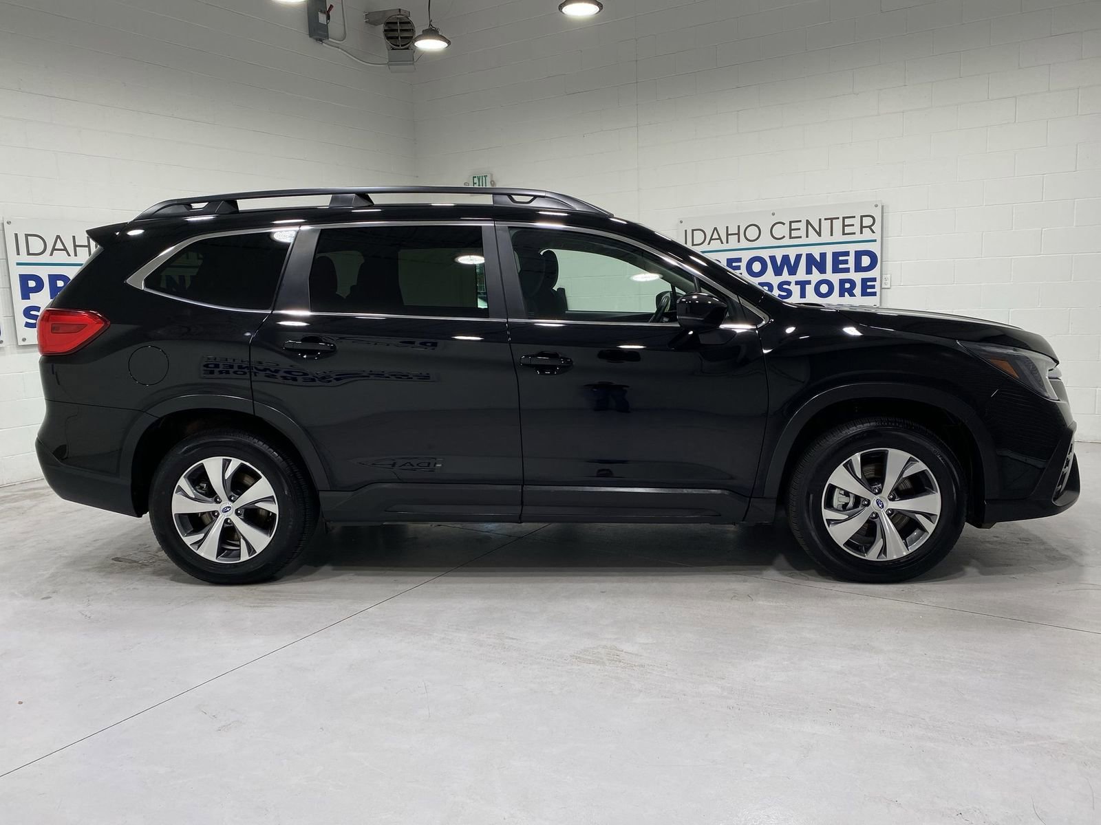 Certified 2025 Subaru Ascent Premium AWD/4WD image 9