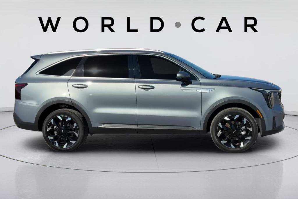 Used 2025 Kia Sorento EX image 2