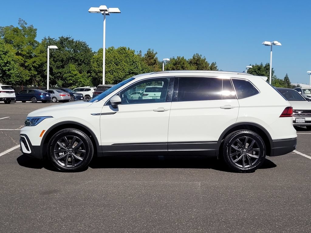 Used 2024 Volkswagen Tiguan SE AWD/4WD image 9