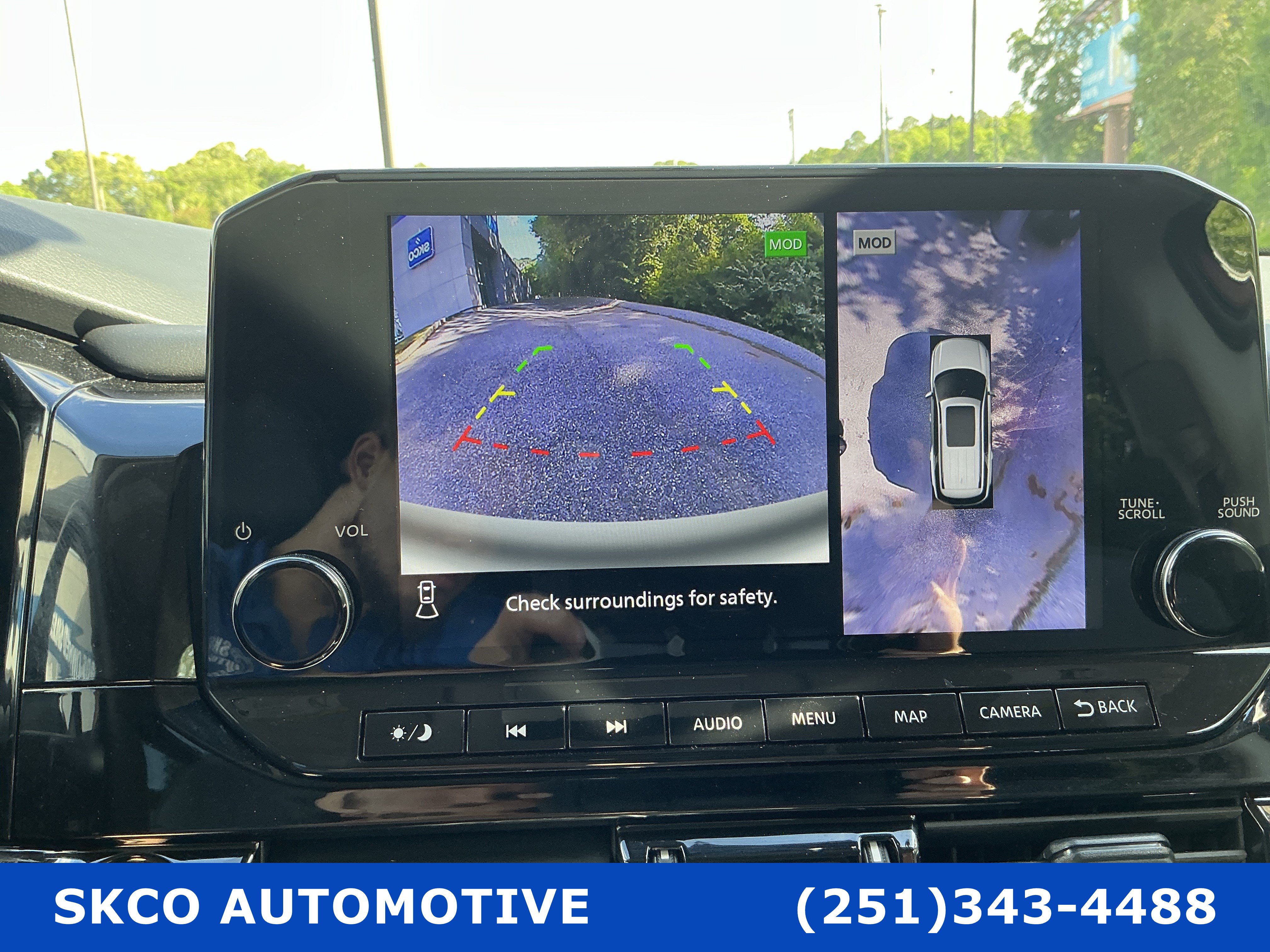 Used 2024 Nissan Pathfinder SL FWD image 17