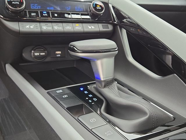 New 2025 Hyundai Elantra Limited image 17