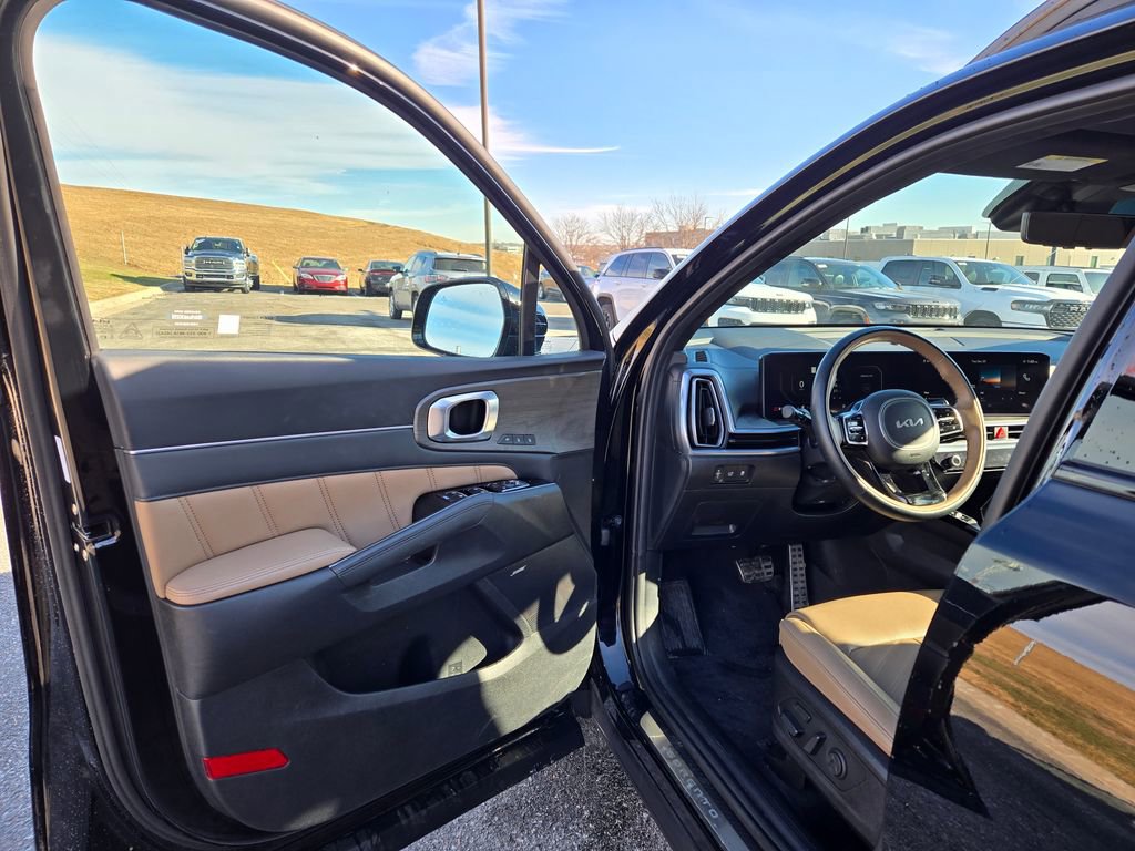 Used 2025 Kia Sorento SX Prestige w/ Olive Brown Leather Package image 11