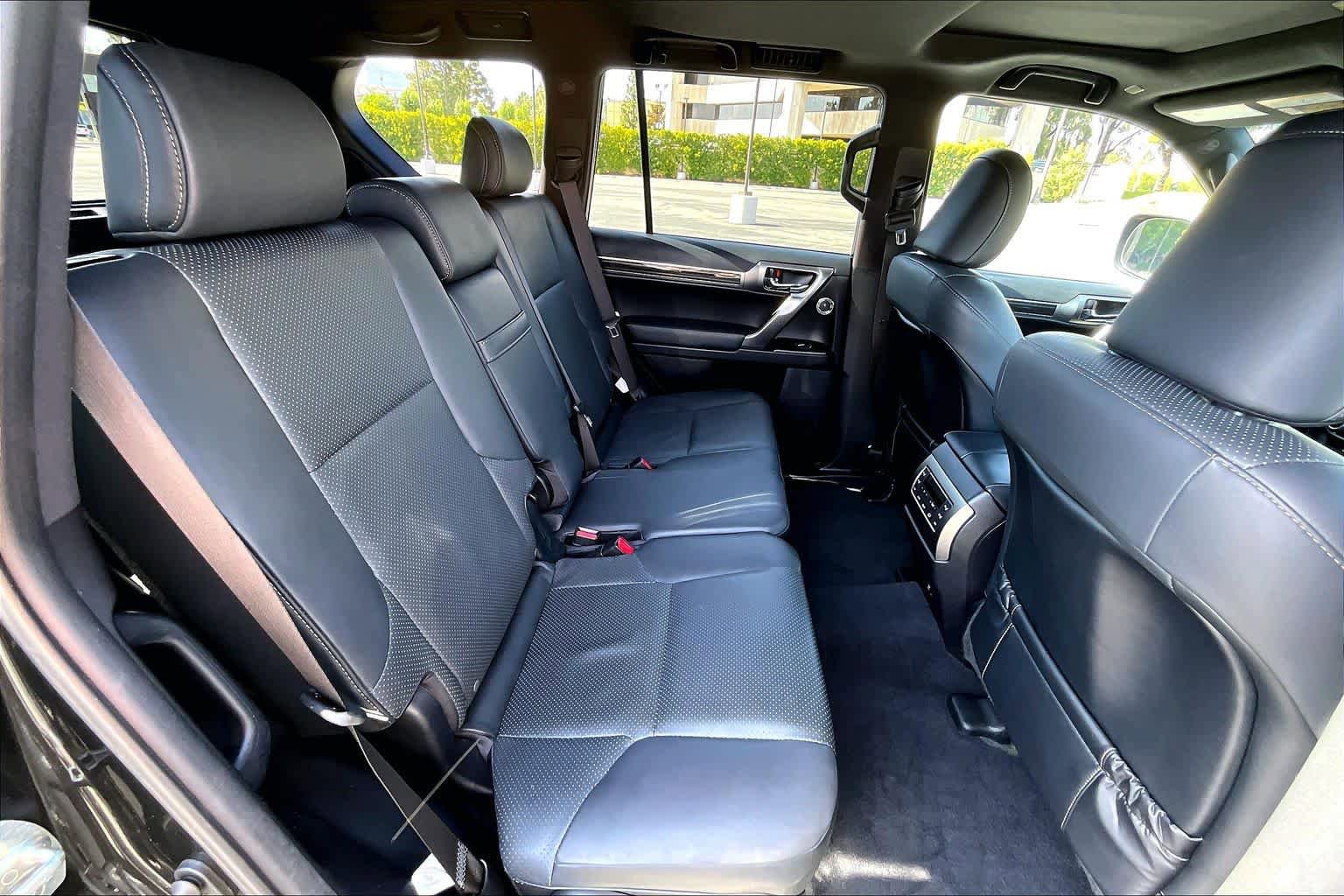Used 2023 Lexus GX 460 Luxury w/ Accessory Package AWD/4WD image 19
