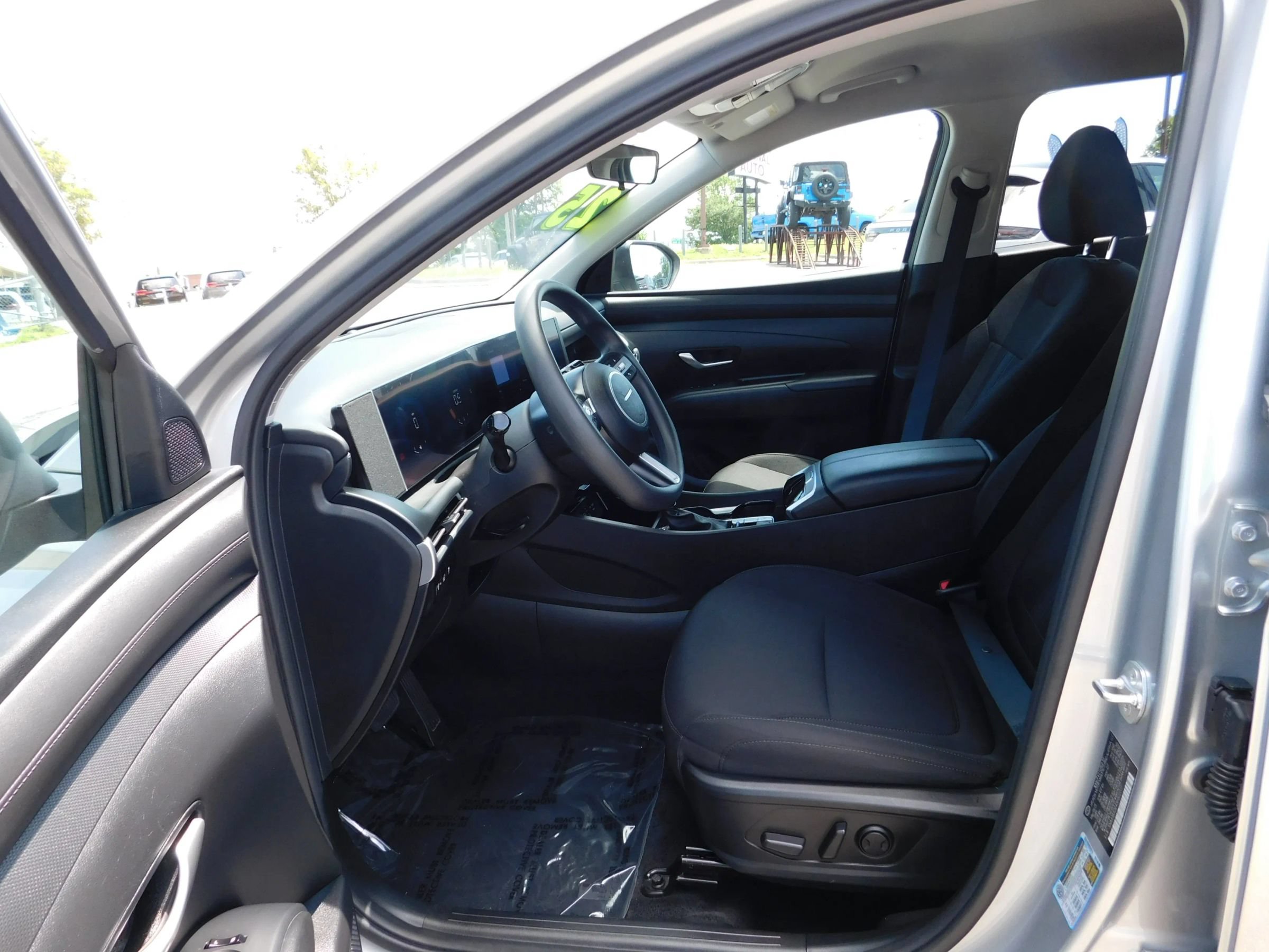 Used 2025 Hyundai Tucson SEL FWD image 16