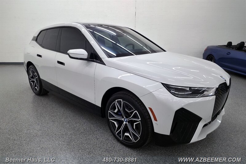 Used 2024 BMW iX xDrive50 w/ Sport Package AWD/4WD image 16