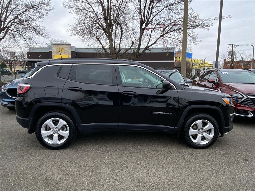 Used 2020 Jeep Compass Latitude image 2