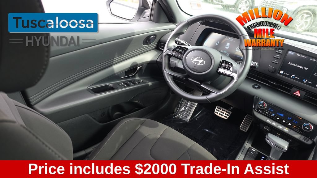 Used 2025 Hyundai Elantra Sport FWD image 27