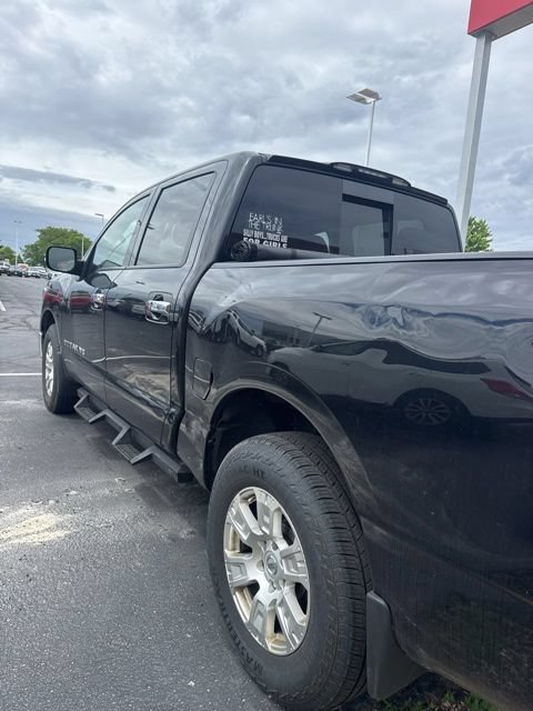 Used 2018 Nissan Titan S AWD/4WD image 2