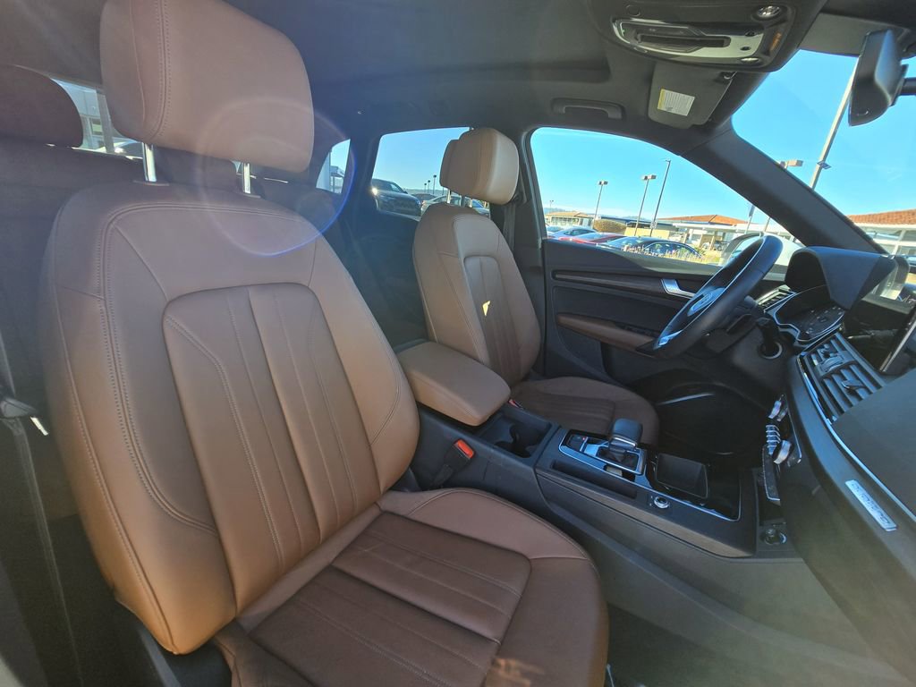 Used 2023 Audi Q5 2.0T Premium w/ Convenience Package image 11